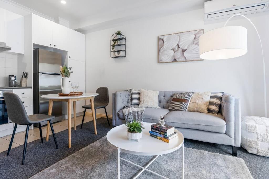 Appartement Cozy 1 Bedder In St Kilda With Balcony à Ville de Ville de Melbourne Extérieur photo