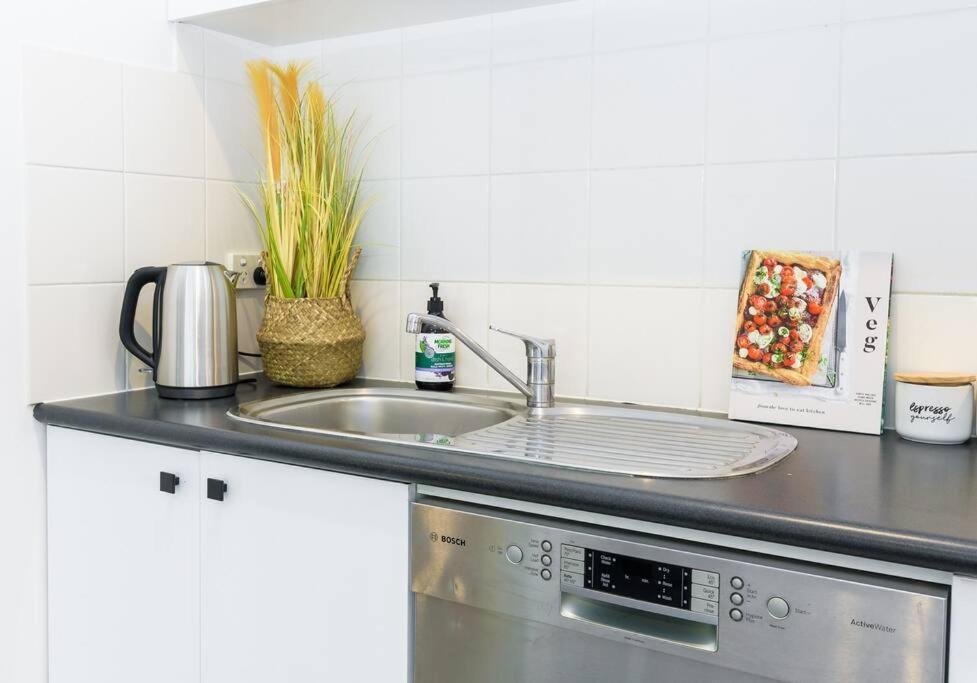Appartement Cozy 1 Bedder In St Kilda With Balcony à Ville de Ville de Melbourne Extérieur photo